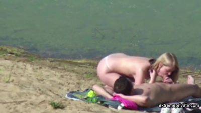 My Stepdaughter Caught With Her Bf On The Beach on vidgratis.com