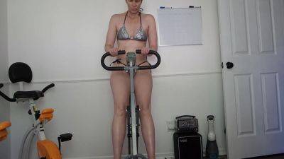 Aurora Willows Doing Leg Strengthening Today In A Sexy Hot Bikini - Usa on vidgratis.com