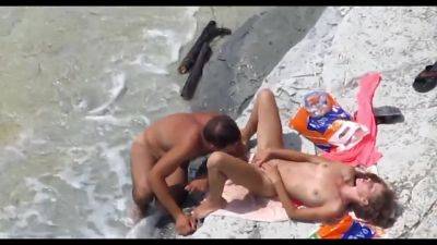 Voyeur On Public Beach Coitus - Hot Cunnilingus on vidgratis.com