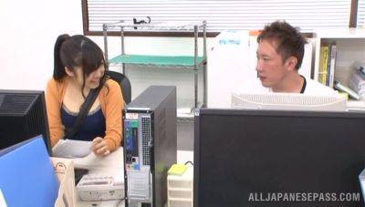 Japanese office babe gets intimate with one of the co-workers - Japan on vidgratis.com