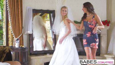 Sexy white wedding threesome on vidgratis.com