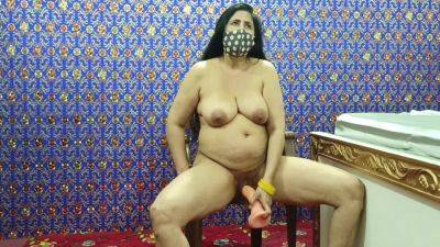 Beautiful Pakistani Sexy Aunty Sex With Large Dildo - Pakistan on vidgratis.com