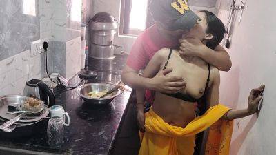 Hot Desi Bhabhi Kitchen Sex With Husband - India on vidgratis.com