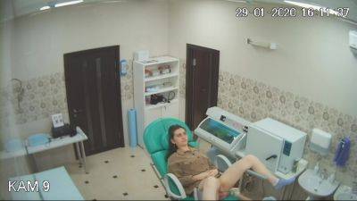 Spying For Ladies In The Gynaecologist Office Via Hi on vidgratis.com