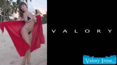 Valory And Chica In The Dr on vidgratis.com