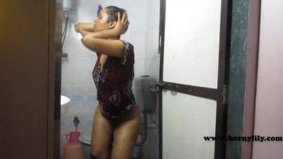 Indian College 18 Year Old Big Ass Babe In Bathroom Taking Shower - India on vidgratis.com