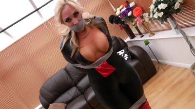 Bad Chick Is Getting The Business - Big Breasts on vidgratis.com