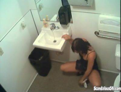 Piss fetish office whore peeing in the pot on vidgratis.com
