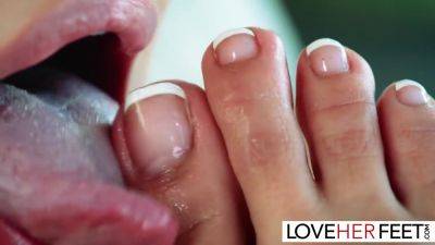 Aubree Valentine And Feet Slave In Joi Foot Tease With on vidgratis.com