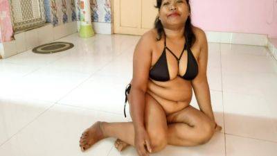 Indian Housewife Sexy Show 30 - India on vidgratis.com