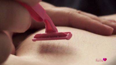 Slow-motion Romantic Pussy Shaving And Touching on vidgratis.com