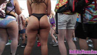 Phat ass Latina raver girl shaking her big ass cheeks at rave festival on vidgratis.com