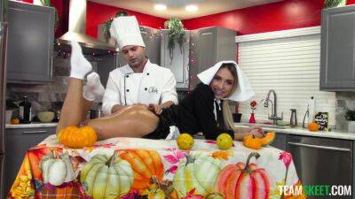 Amish slut fucked by the cook in pretty indecent XXX kinks on vidgratis.com