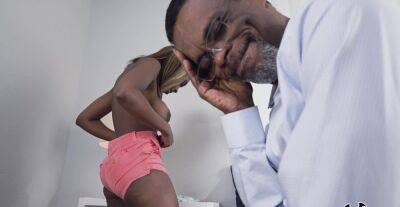Ebony gteen takes her stepdad's BBC in both holes for ruthless perversions on vidgratis.com