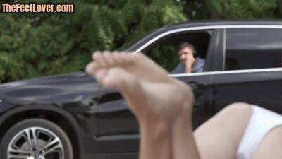 Feet 19yo chick pussyfucked outdoor by erotic partner on vidgratis.com