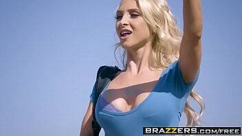 Brazzers - Big Tits at Work - Daddys Hardest Worker scene starring Alix Lynx and Danny D on vidgratis.com
