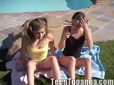 Lesbian teen hotties masturbate on vidgratis.com