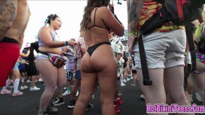 Phat ass Latina raver girl shaking her big ass cheeks at rave festival on vidgratis.com