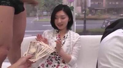 Asian amateur babe fucks for cash - Japan on vidgratis.com