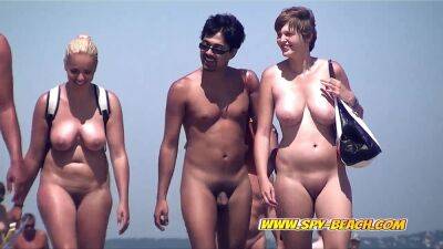 Voyeur Nudist Beach Couple Walking on vidgratis.com