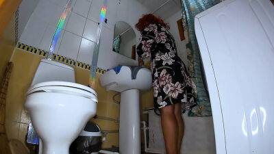 The MILF showed her big ass and knelt down for anal sex on vidgratis.com