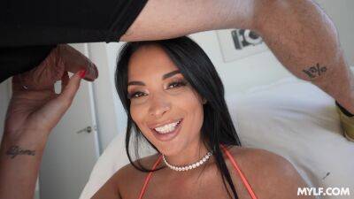 Latina nympho knows exactly what she wants on those lips after this fuck play ends on vidgratis.com