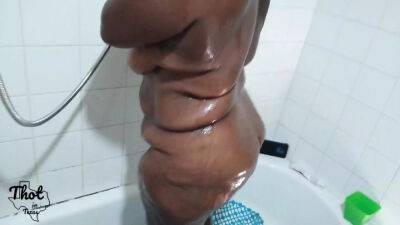 Legs and Feet in Shower Before Blowjob on vidgratis.com