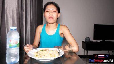 Tiny Thai amateur teen girlfriend Namtam homemade dinner and fucked - Thailand on vidgratis.com