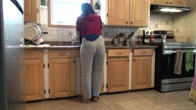 Syrian Wife Lets 18 Year Old German Stepson Fuck Her In The Kitchen - Germany - Syria on vidgratis.com