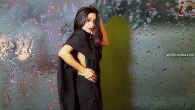 Black Saree Wali - India on vidgratis.com