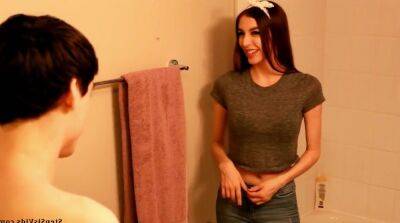 Sister Seduces Brother In The Shower on vidgratis.com