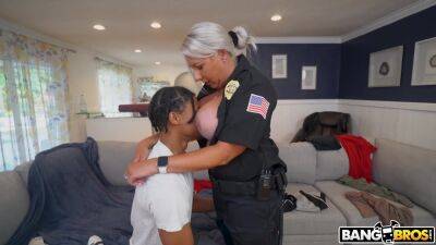 Mature police officer needs a huge black dick to satisfy her lust on vidgratis.com