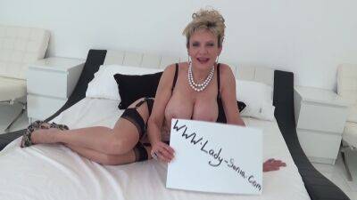 Lady Sonia And Big Breasts - Sexually Attractive Nurse Teases Her Fans - Britain on vidgratis.com