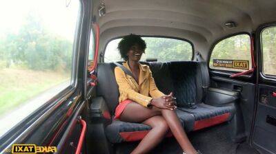 Dark-skinned nympho with natural boobs gets boned in the car on vidgratis.com