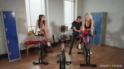 Sporty bitches share the personal trainer for insane threesome kinks on vidgratis.com