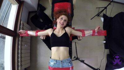 Redhead dancer Giulia on vidgratis.com