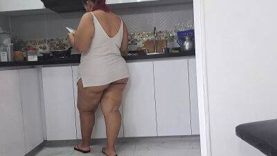 I masturbate watching my stepmother's big butt in the kitchen - Usa on vidgratis.com