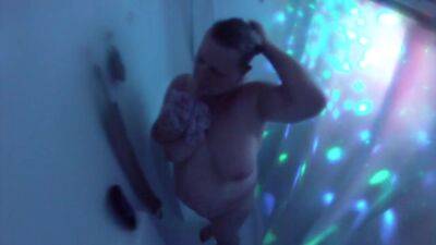Me In The Shower With Disco Lights - Usa on vidgratis.com