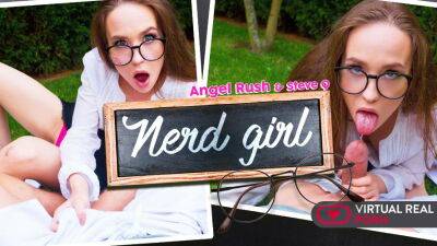 Nerd girl on vidgratis.com