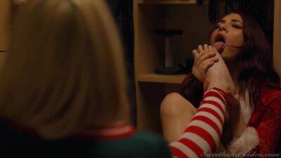 A Lesbian Christmas Story Scene 1 - Christmas Eve 2 on vidgratis.com