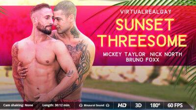 Sunset threesome - Britain on vidgratis.com