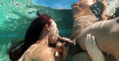 A bit of underwater blowjob and she's set to fuck in the kinkiest manners on vidgratis.com