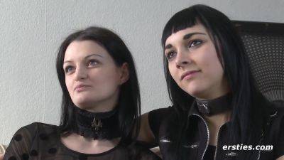 Einblick ins BDSM-Sexleben eines deutschen lesbischen Paares - Kinky Brunette Lesbians - Germany on vidgratis.com