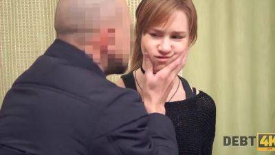 Sucking and riding a dick instead of paying a debt - that's what a russian teen does - Russia on vidgratis.com