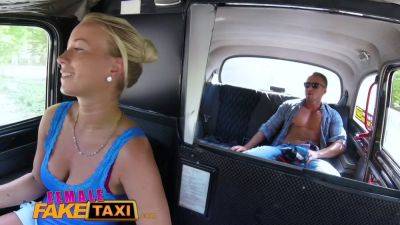 Slim blonde MILF driver with a sexy body gets wild in sweaty car backseat - Czech Republic on vidgratis.com