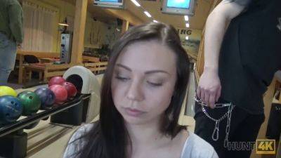 Czech pornstar takes a wild ride in bowling alley - Czech Republic on vidgratis.com