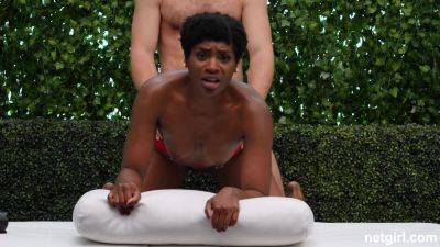 Afro beauty tries endless white dick from behind in backyard casting sessions on vidgratis.com