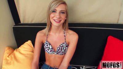 Chloe Brooke dominates and teases you in Can You See Me Now video on vidgratis.com