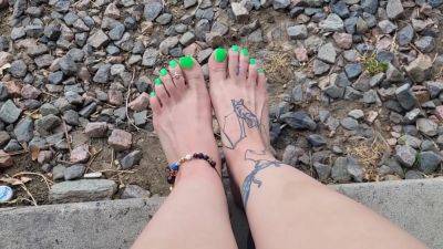 Goth Girl With Cute Feet on vidgratis.com