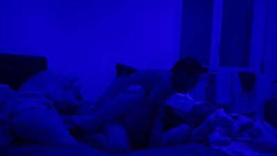 Tutti In Sala Noi Giriamo Un Video Con Luce Blu(lei Gode Tantissimo)amatoriale Italiano on vidgratis.com